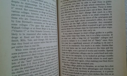 Choosing a College (Hardcover)