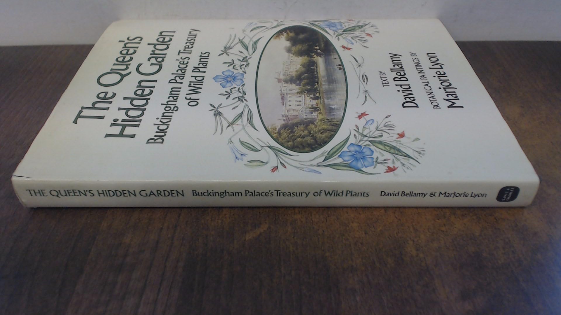 The Queen's Hidden Garden: Buckingham Palace's Treasury of Wild Plants (Hardcover)