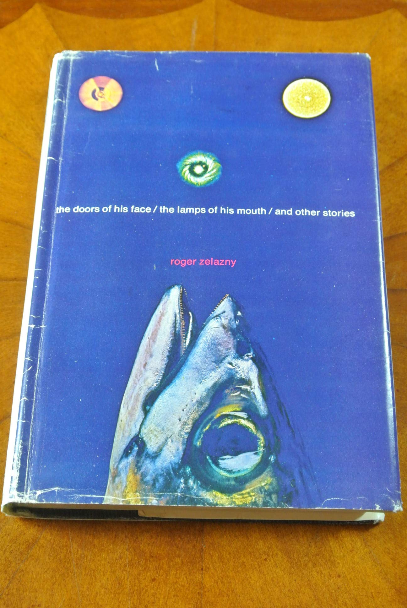 THE DOORS OF HIS FACE AND OTHER STORIES.
