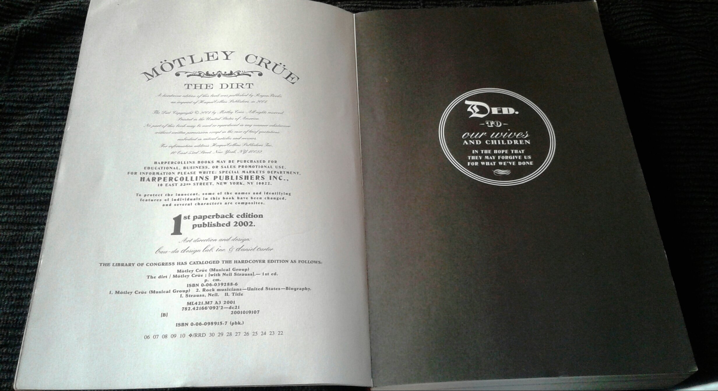 Motley Crue: The Dirt - Confessions of the World's Most Notorious Rock Band 1st (first) Edition by Lee, Tommy, Neil, Vince, Mars, Mick, Sixx, Nikki, Strauss, N published by HarperCollins Publishers (2002) Paperback