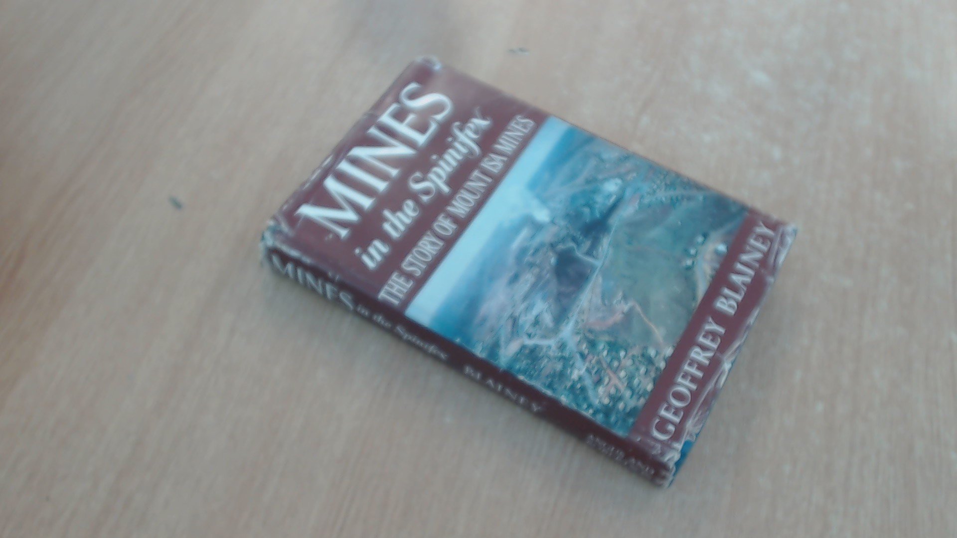 Mines in the Spinifex: The Story of Mount ISA Mines (Hardcover)