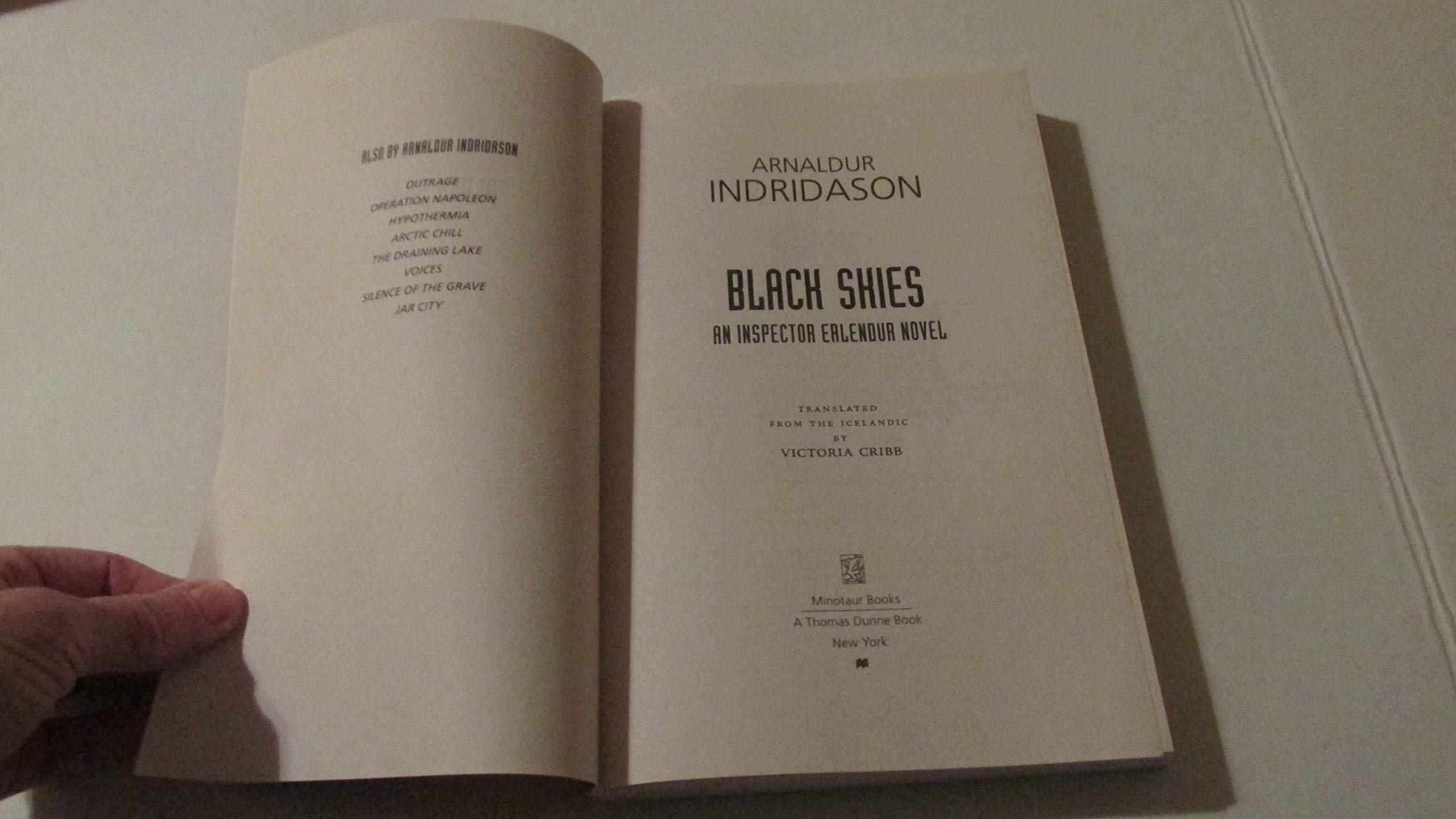 Black Skies( An Inspector Erlendur Novel)[BLACK SKIES][Hardcover]