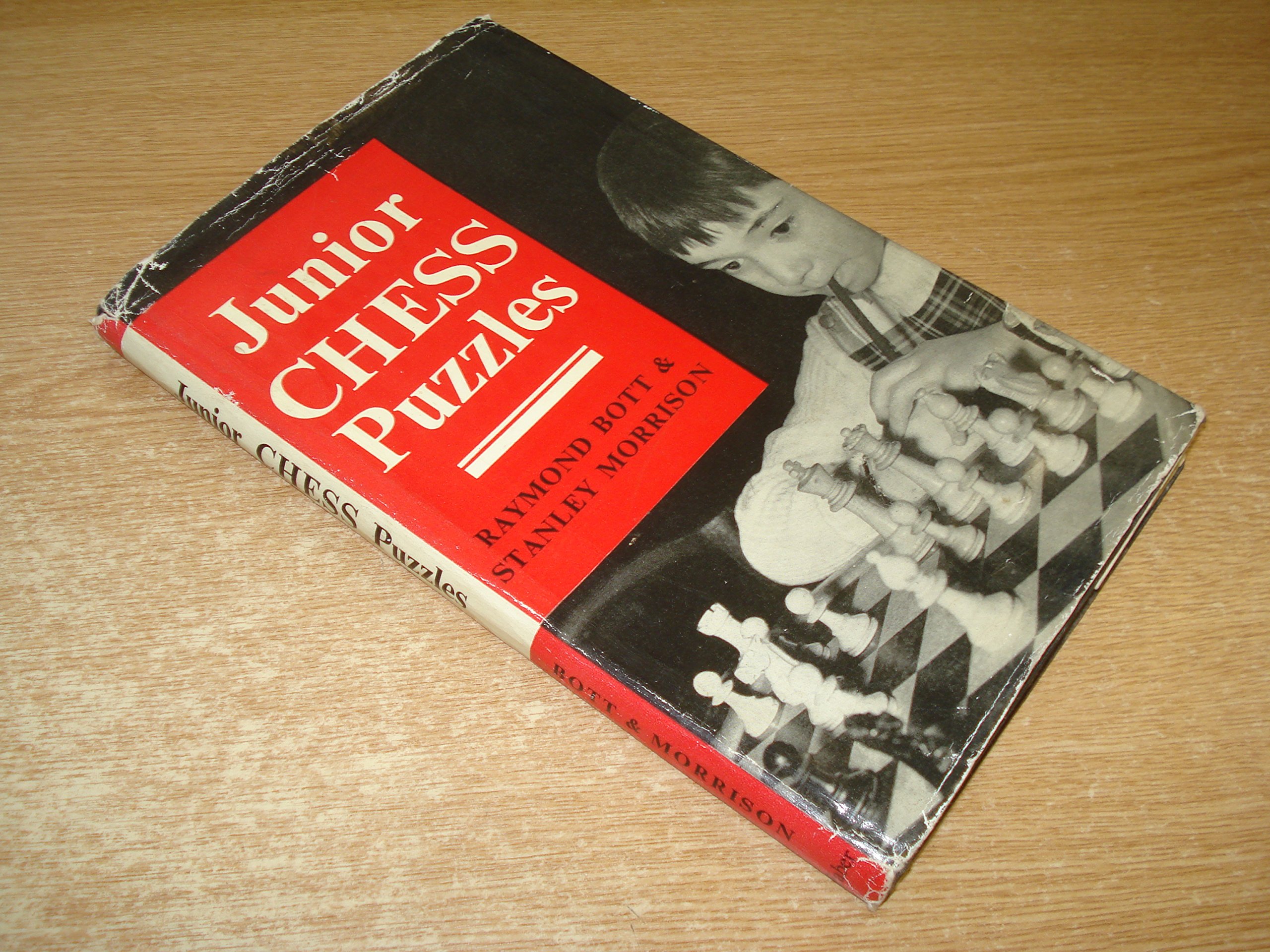 Junior Chess Puzzles (Hardcover)