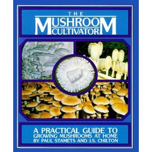 The MushroomCultivator: A PracticalGuide toGrowingMushrooms atHome (Paperback)