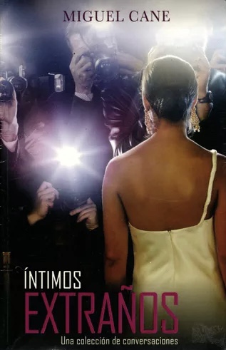 Intimos Extraños: Una colección de conversaciones (Paperback)