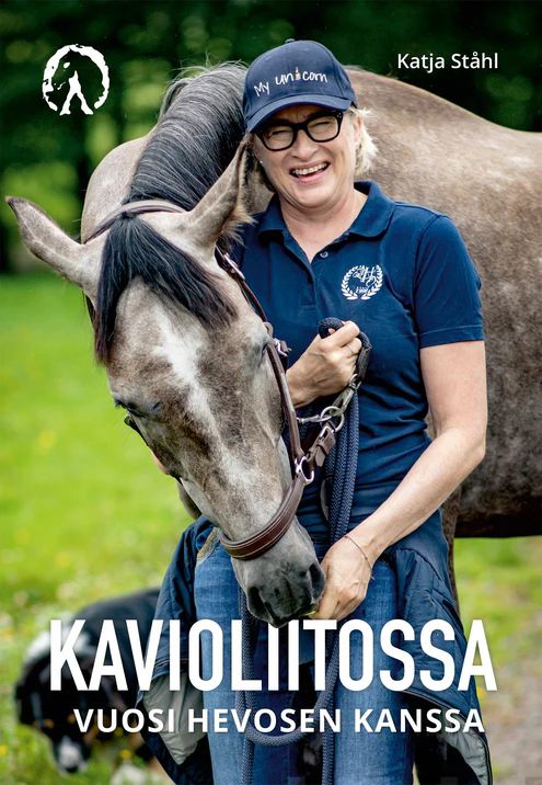 Kavioliitossa - Vuosi hevosen kanssa (Hardcover)