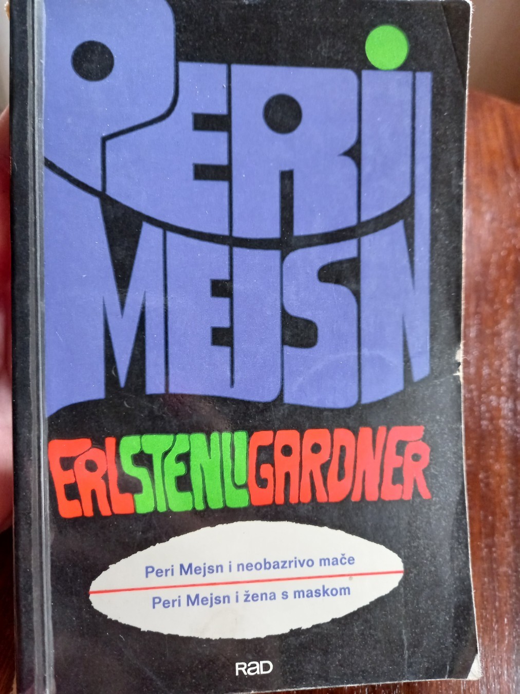 Peri Mejsn i neobazrivo mače / Peri Mejsn i žena s maskom