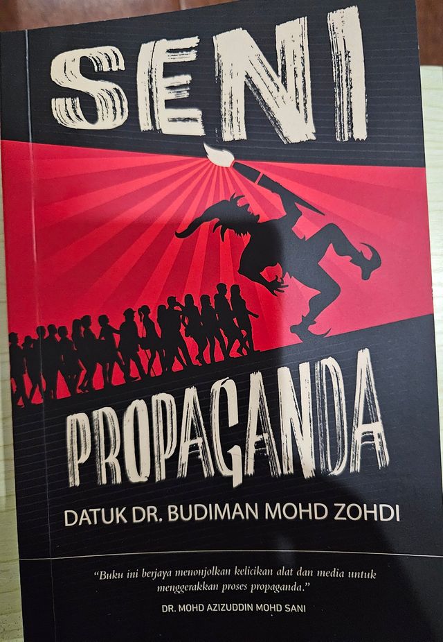 Seni Propaganda (Paperback)