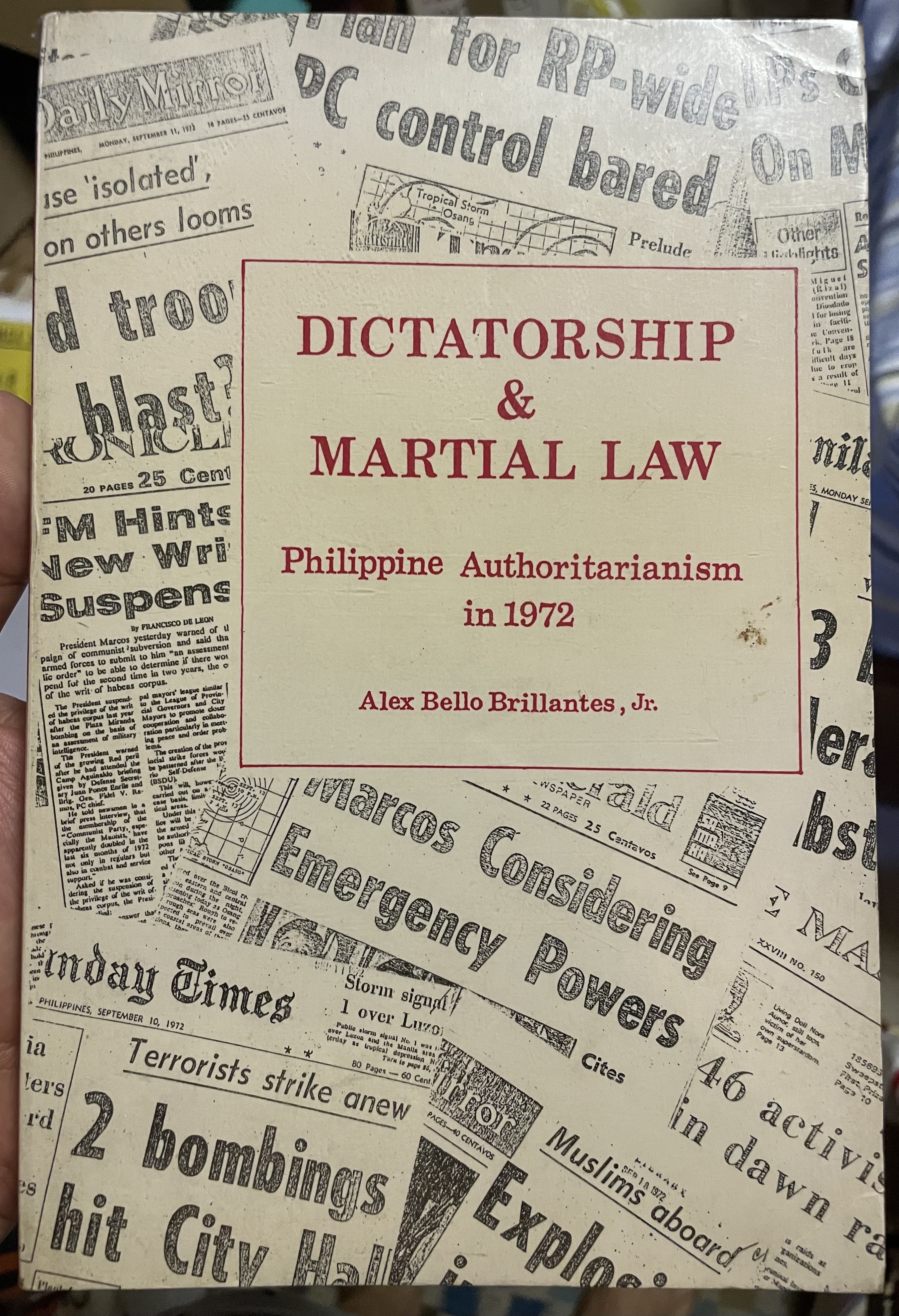Dictatorship & martial law: Philippine authoritarianism in 1972 (Paperback)