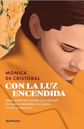 Portada de Con la luz encendida, de Mónica de Cristóbal