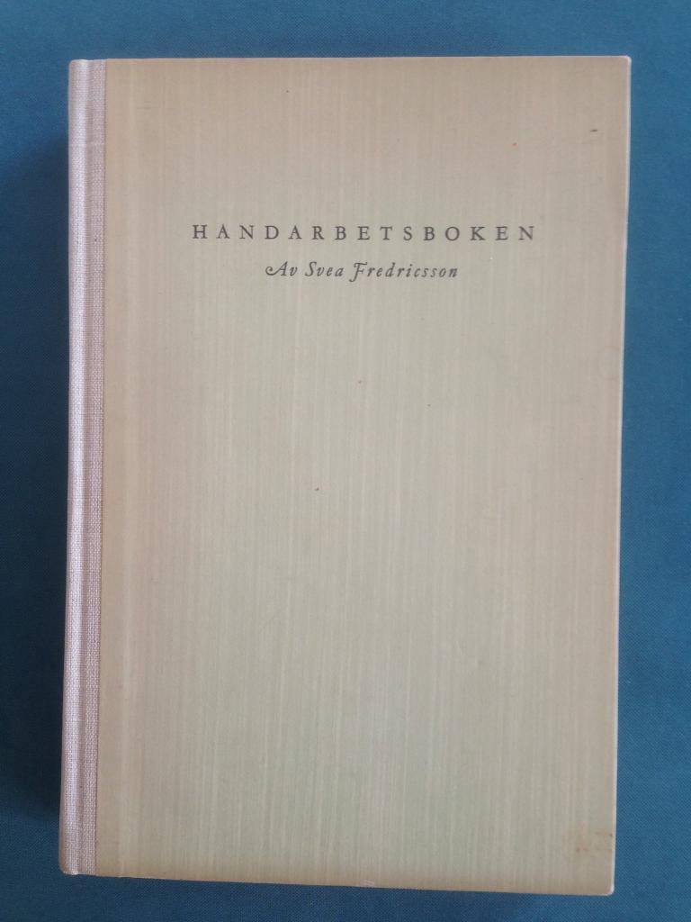 Handarbetsboken : virkning, stickning, linnesömnad, klädsömnad, lagning, broderier
