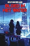 Bloed in het water by Kelly van der Laan