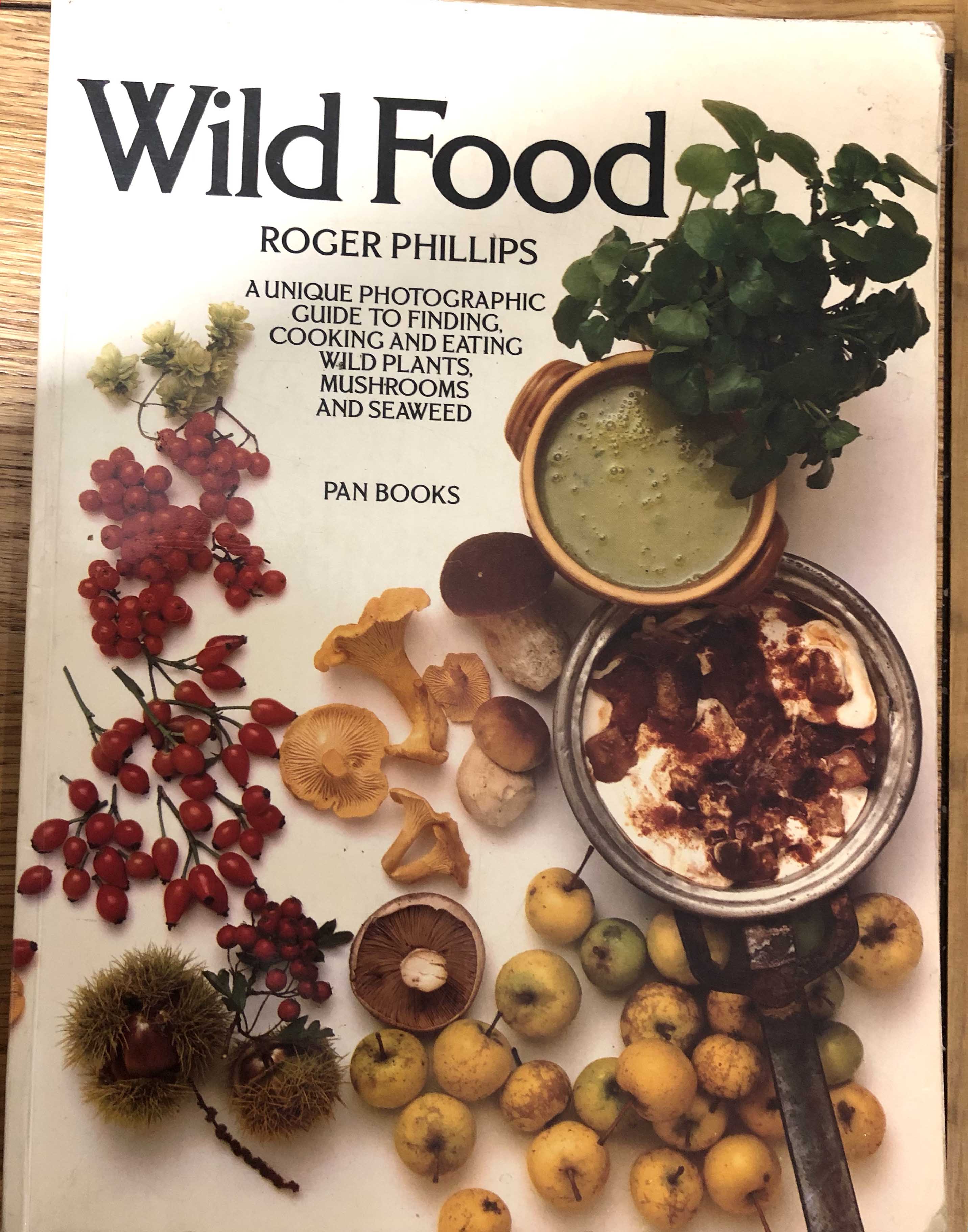 Wild Food: A Unique Photographic Guide to Finding, Cooking and Eating Wild Plants, Mushrooms and Seaweed