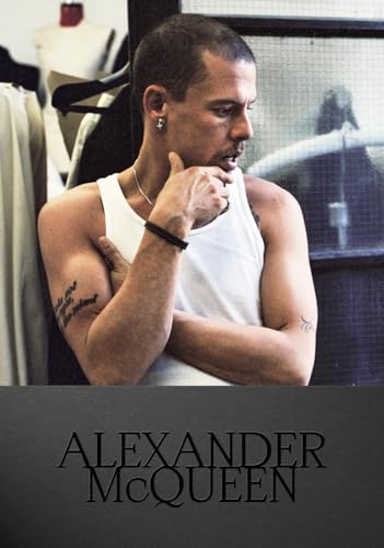 Alexander McQueen: Iconic. (The Designer Series)