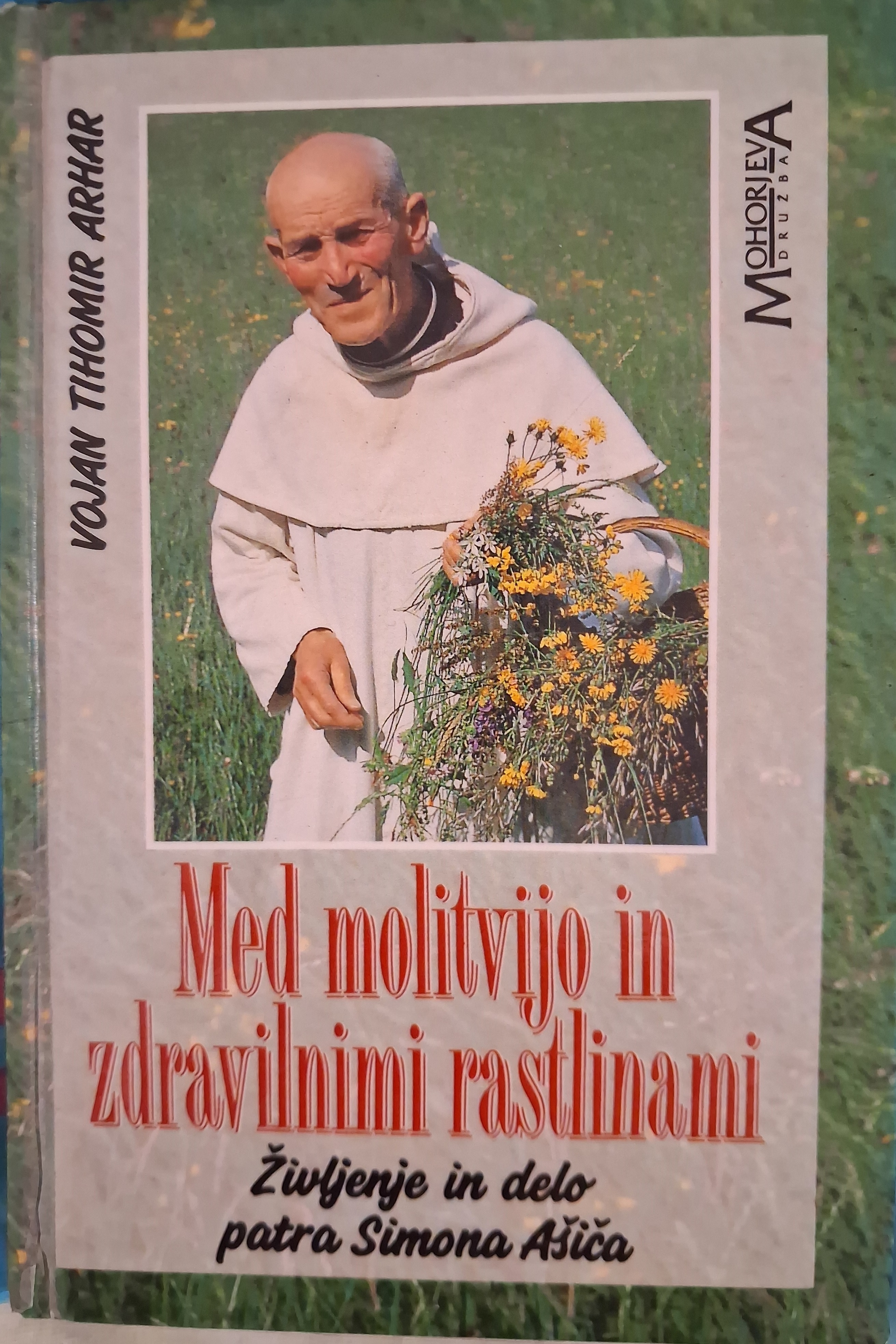 Med molitvijo in zdravilnimi rastlinami: Življenje in delo patra Simona Ašiča (Slovene Edition)