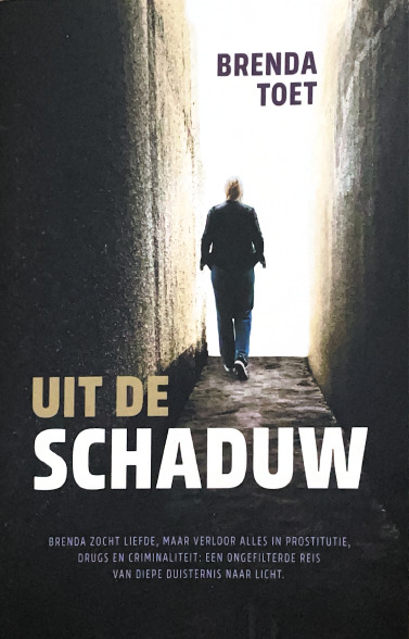 Uit de schaduw
