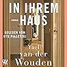 In ihrem Haus
