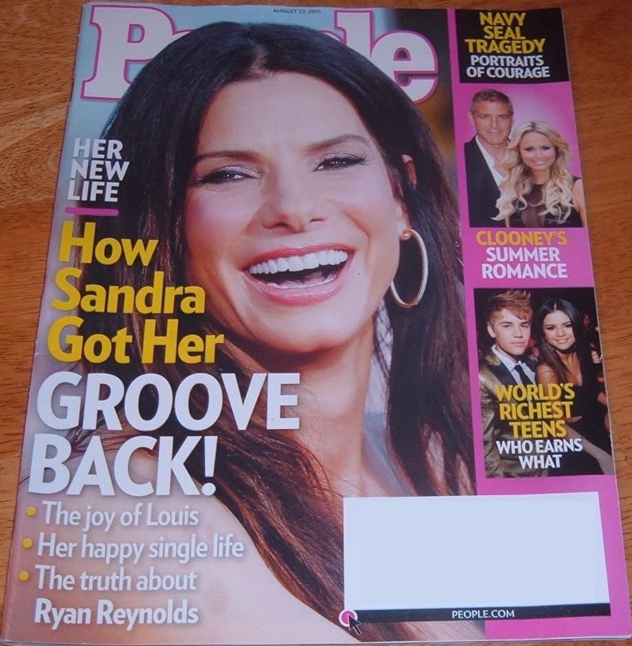 People Magazine August 22, 2011 - Sandra Bullock on Cover, George Clooney, Kings of Leon