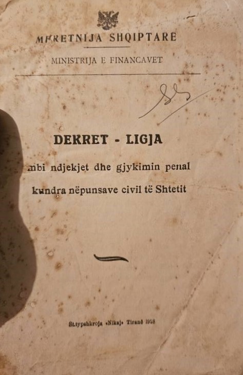 Dekret - ligja mbi ndjekjet dhe gjykimin penal kundra nënpunsave civil të shtetit