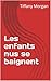 Les enfants nus se baignent