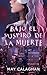 Bajo el suspiro de la muerte by May Calaghan