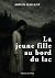 La jeune fille au bord du lac