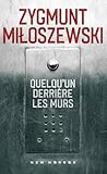 Quelqu'un derrièr...