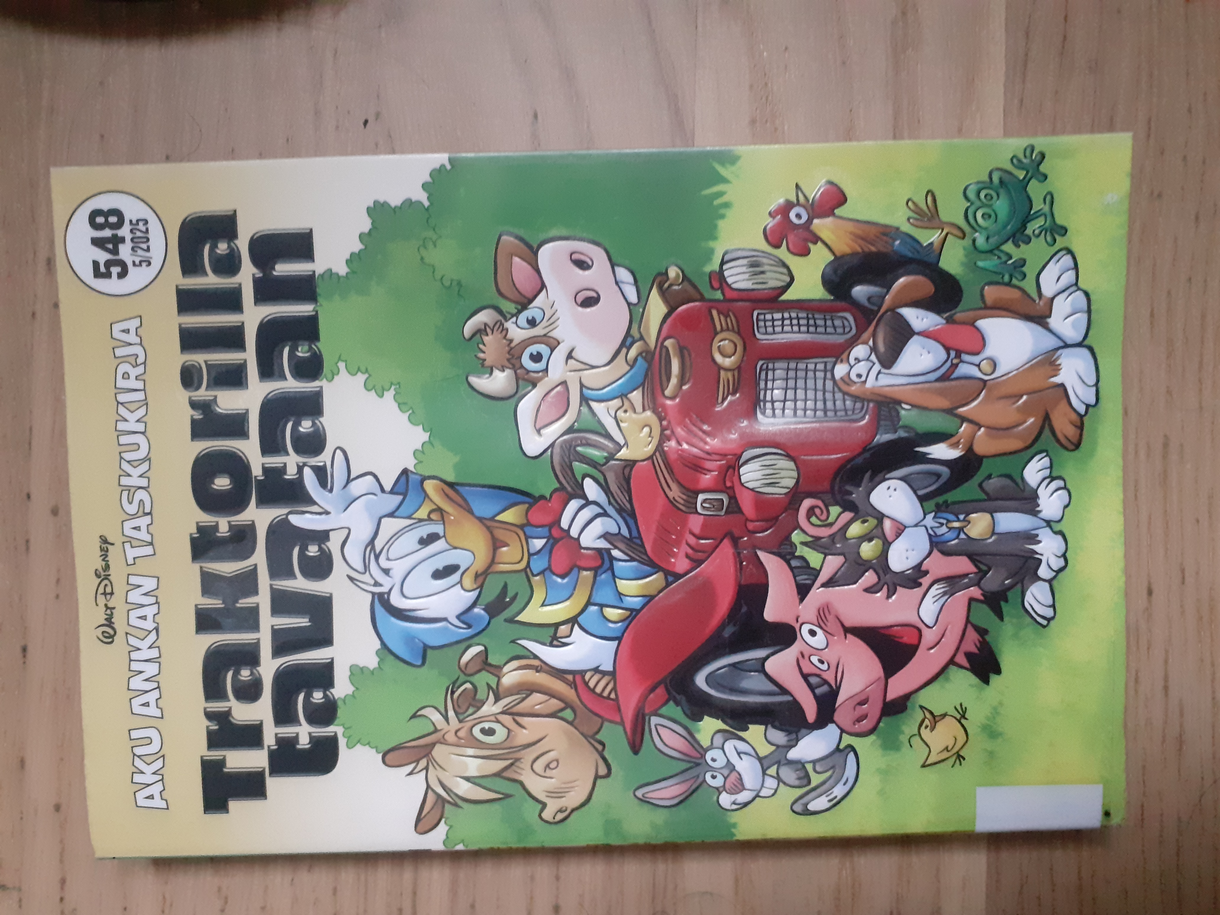 Traktorilla tavataan (Aku Ankan taskukirja, #548)