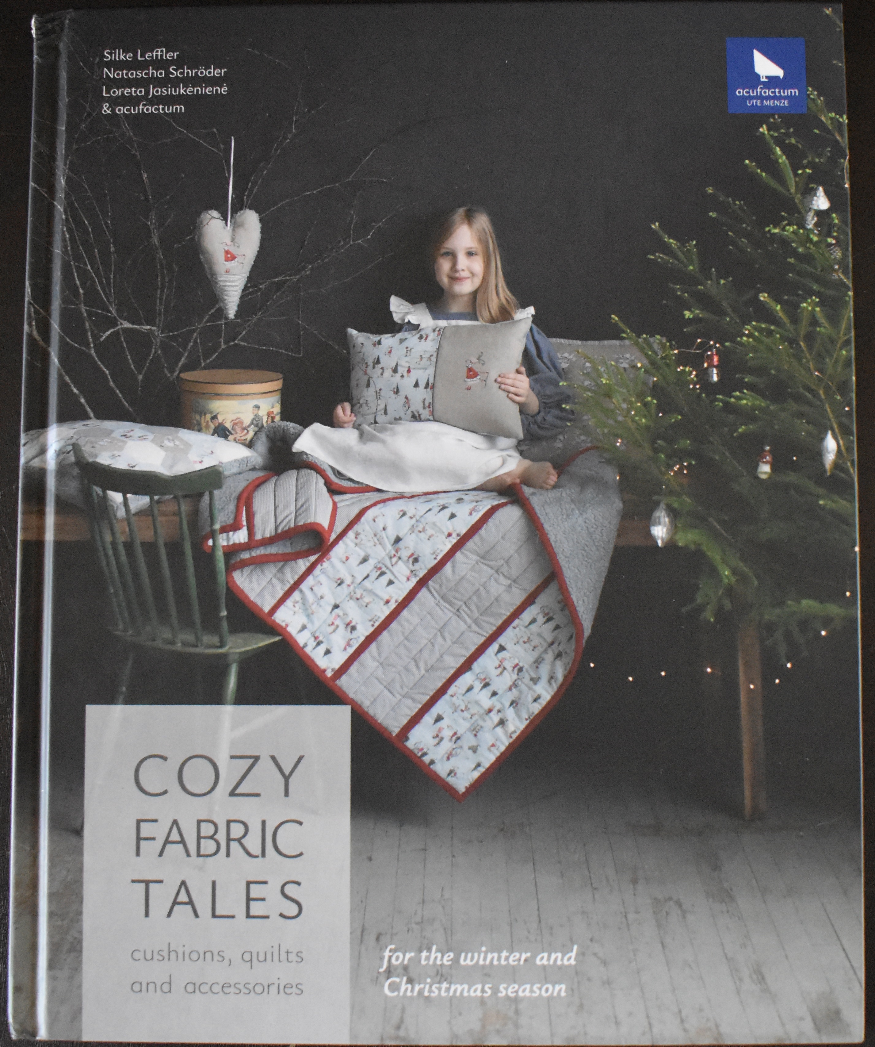 Cozy Fabric Tales (Hardcover)