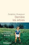 Derrière les arbres
