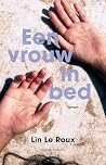 Een vrouw in bed