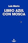 Libro azul con mosca