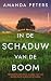 In de schaduw van de boom