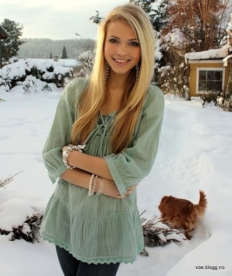  photo Blonde-hair-cute-dog-emilie-nereng-girl-Favimcom-247932_zpsc7f2dbf5.jpg