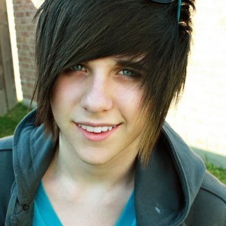  photo smile-emo-boy-330x330_zps87baa05d.jpg