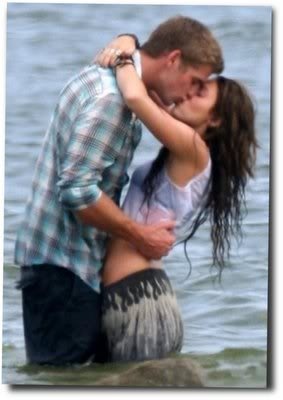liam hensworth photo: Liam Hensworth and Miley Cyrus miley-cyrus-liam-hemsworth-kissing.jpg