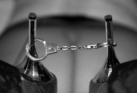  photo 2012_10_fotografije-osobe-black-and-white-sexy-pictures-63c121c39-705430-475-323_zpse133b71c.jpg