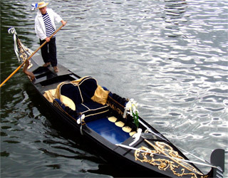  photo gondola_img_01jpgooo_zps21575652.jpg