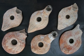 Syrian_Clay_Lamps_and_Glass_Kohl_Jars