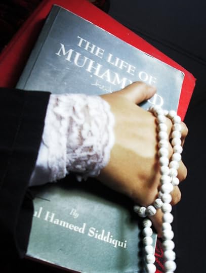 Siapa yang berusaha mengenali baginda?