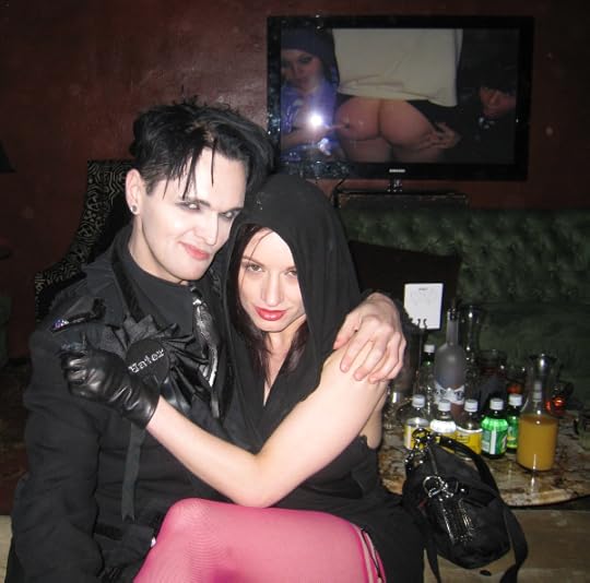 With Darenzia at Mr. Black, February 2010 (Why HI THERE, Boody In The Background!)