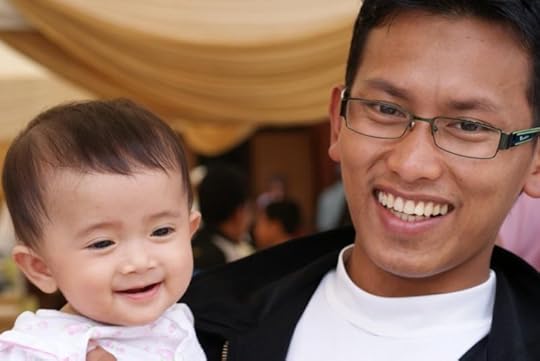 Afifah dan abinya. Cute Afifah. Pakcik sayang kamu.