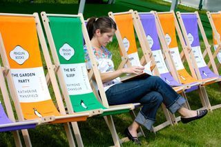 PM18473871Woman reading in 