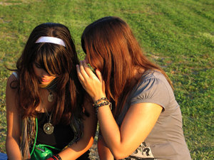 gossip girls 1: conversation, female, friends, friendship, girl, girls, gossip, gossiping, outdoors, park.sit, sitting, talk, talking, teenager, Teenagers, tell, telling, young, youth
