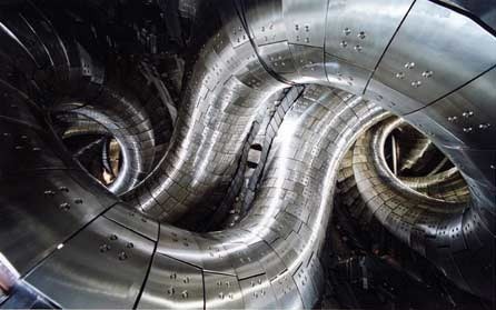 Heliotron magnetic field fusion containment device