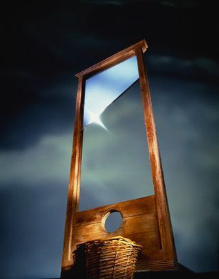 PM20555400Guillotine --- Im