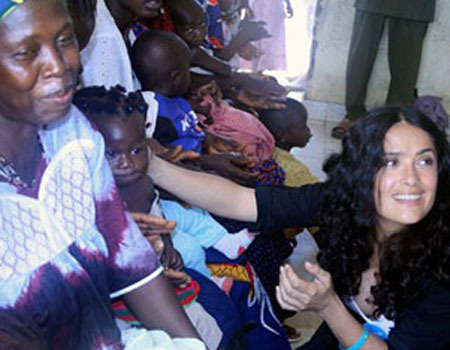Salma_hayek_breastfeeding