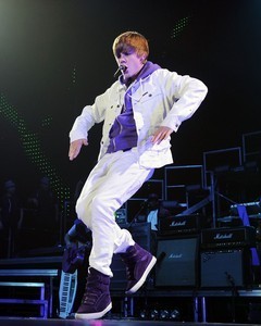 TRENTON, NJ - JUNE 24: Singer Justin Bieber p...