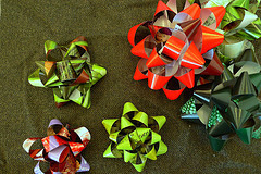 day 064: recycled magazine bows