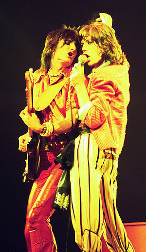 Mick Jagger (right) and Ronnie Wood (left) of ...